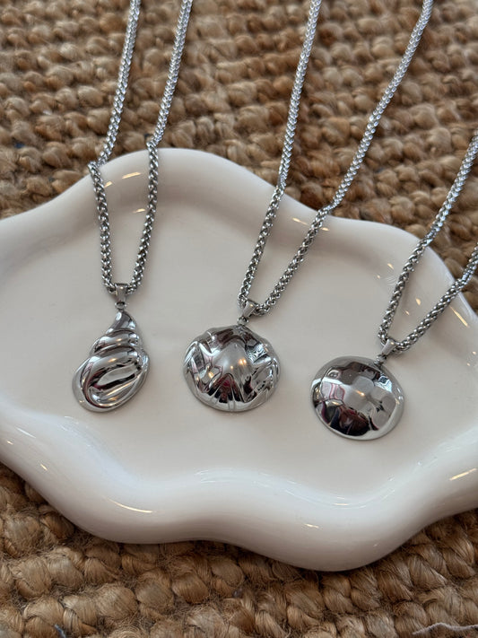 Short Pendant Necklace