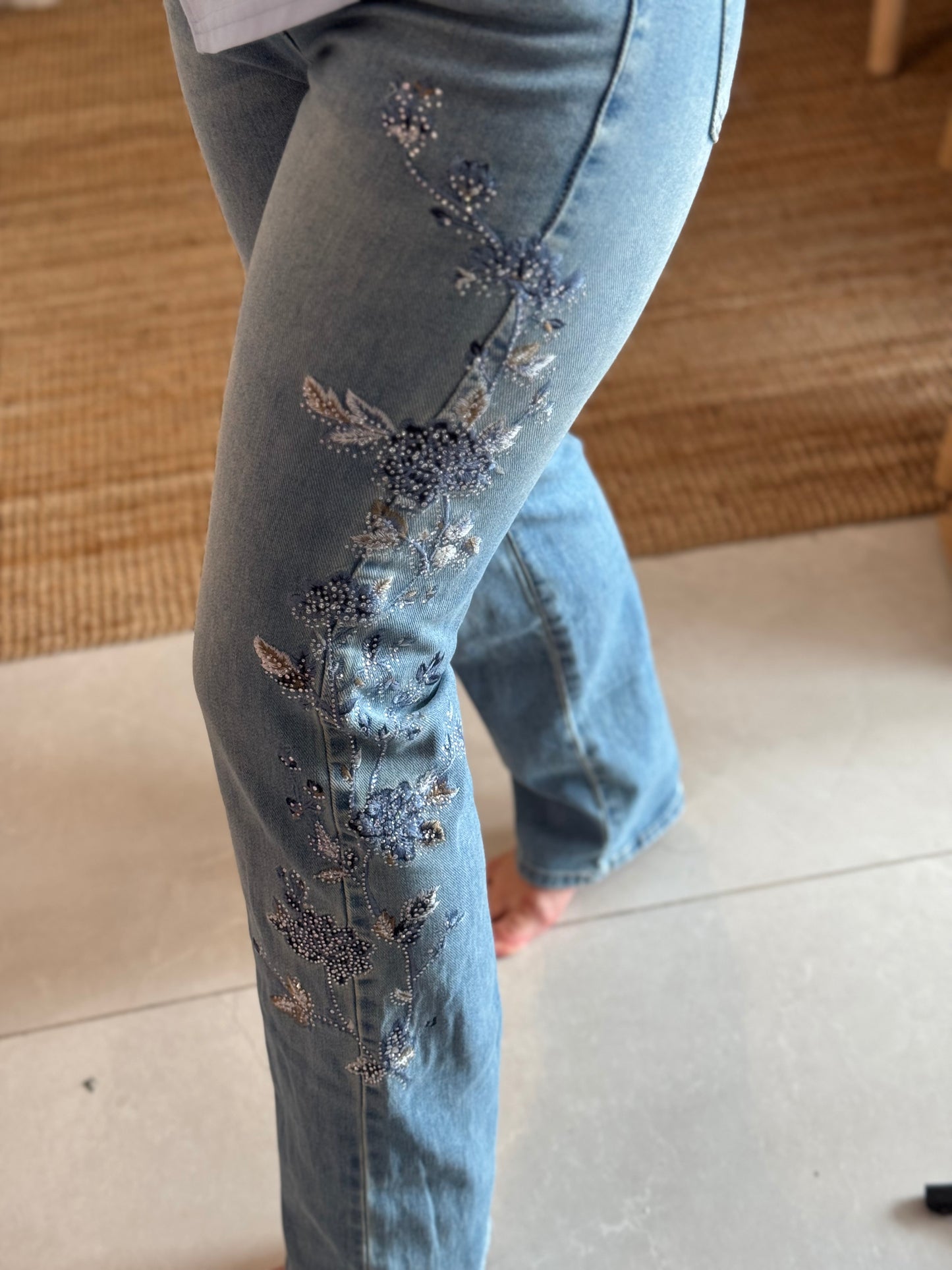 Side Flower Appliqué Jean