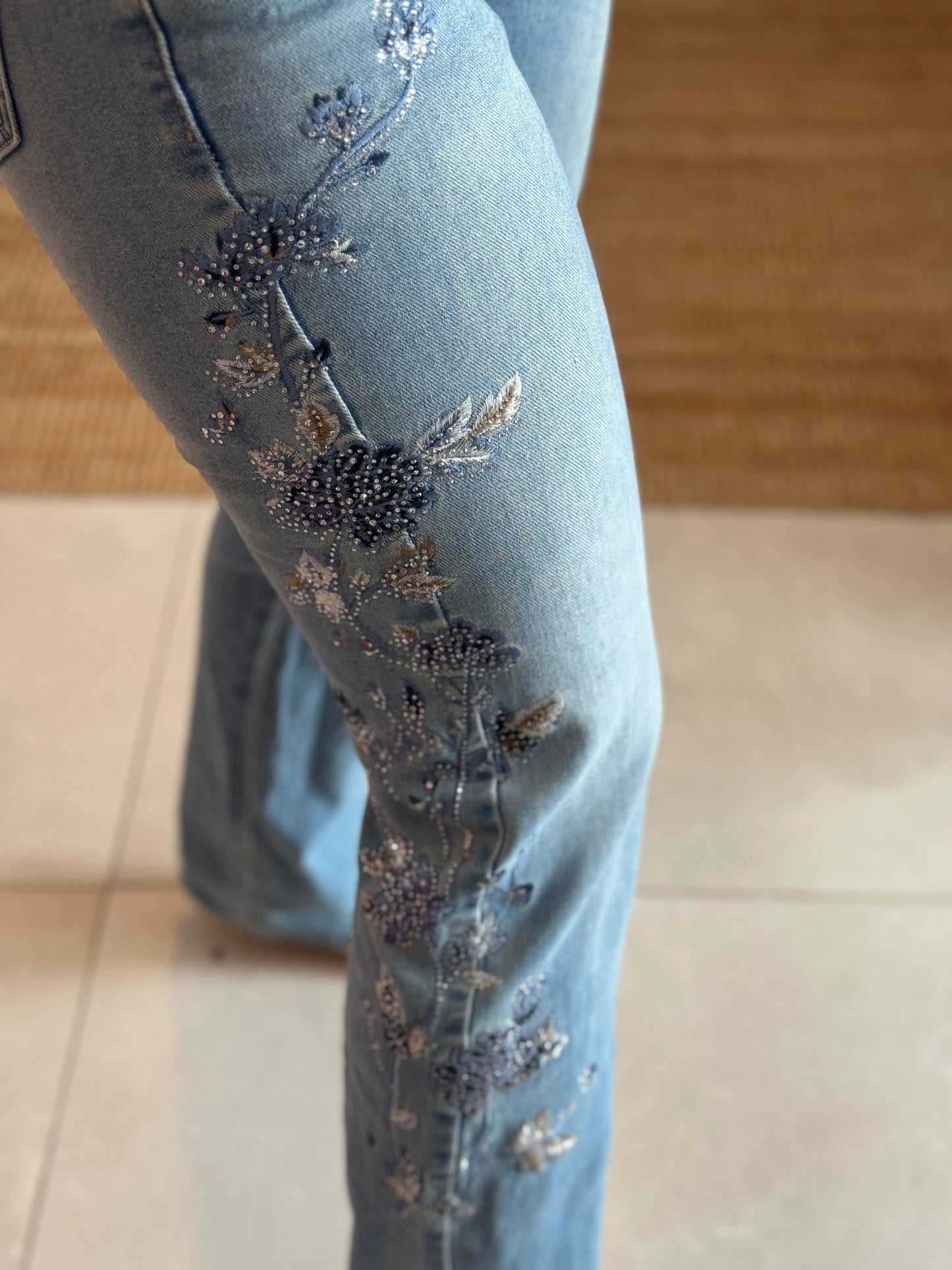 Side Flower Appliqué Jean