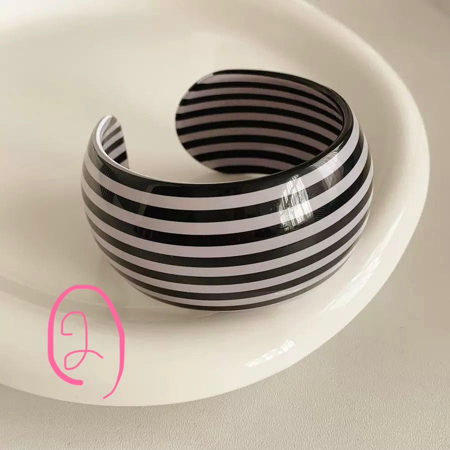 Stripes B&W Cuff