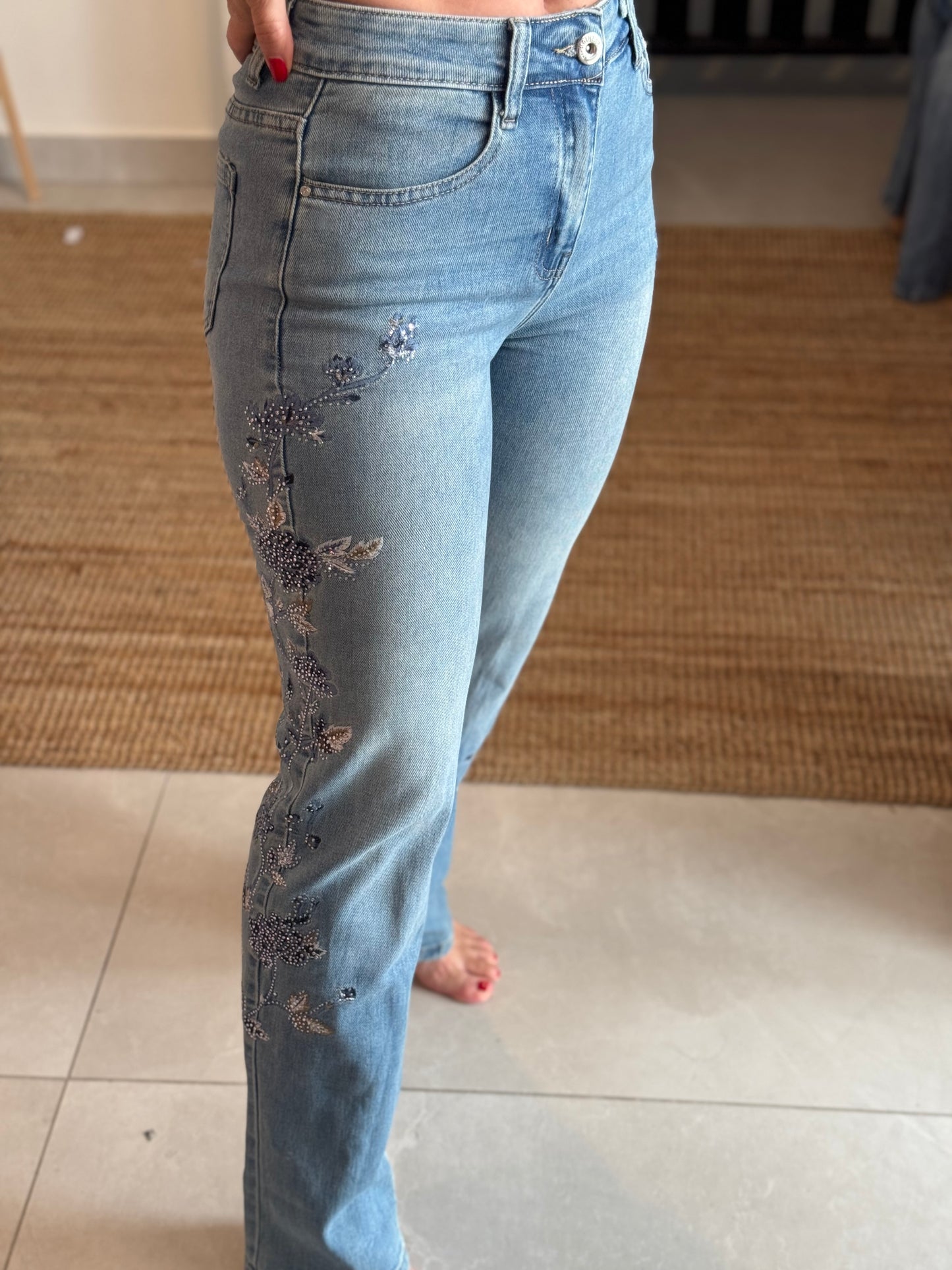 Side Flower Appliqué Jean